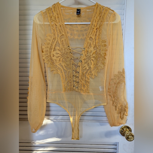 Windsor Mustard Yellow Sheer Lace Bodysuit size Small - Picture 12 of 12